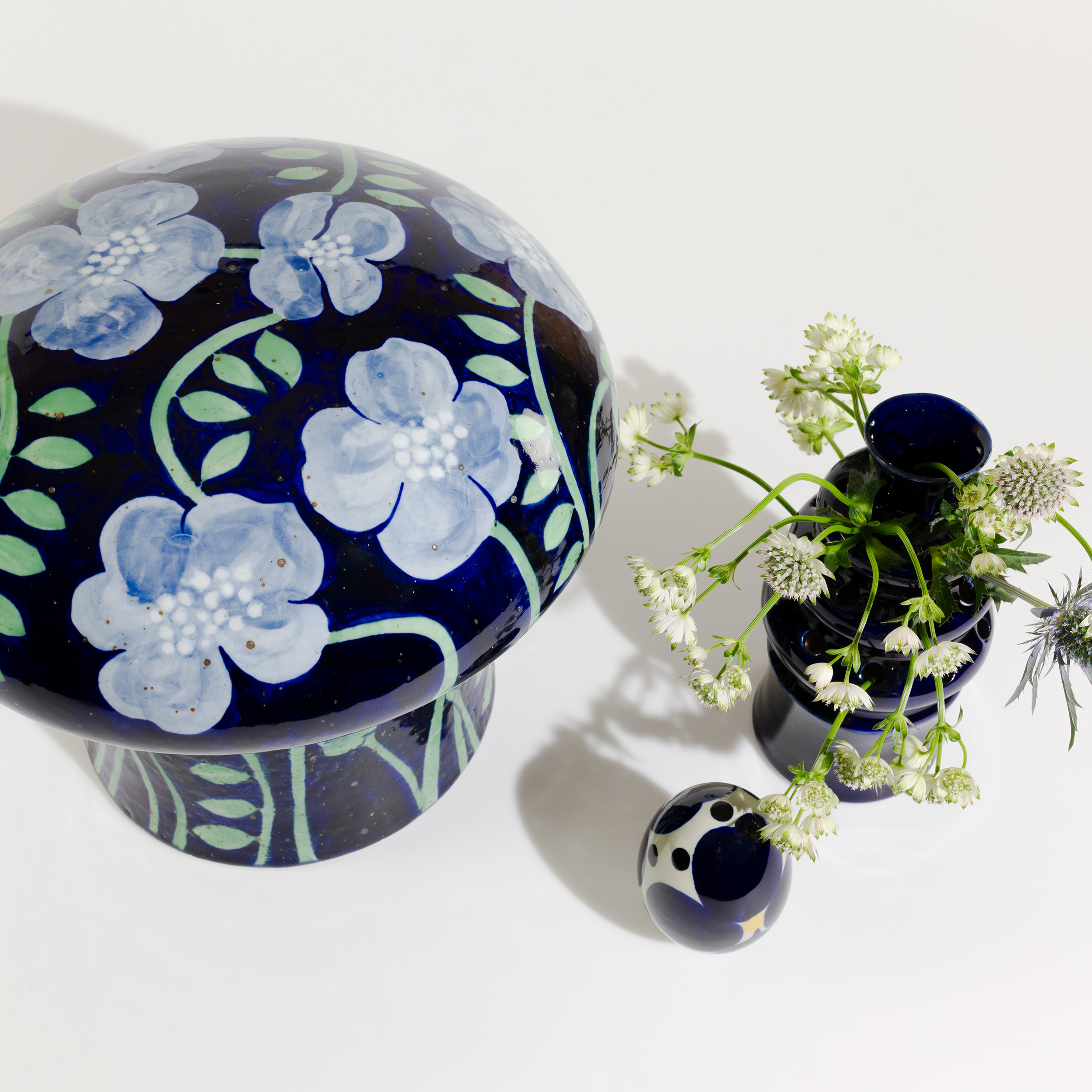 Porcelain sponge, tulip vase and porcelain egg with flowers, from Rörstrand Museum