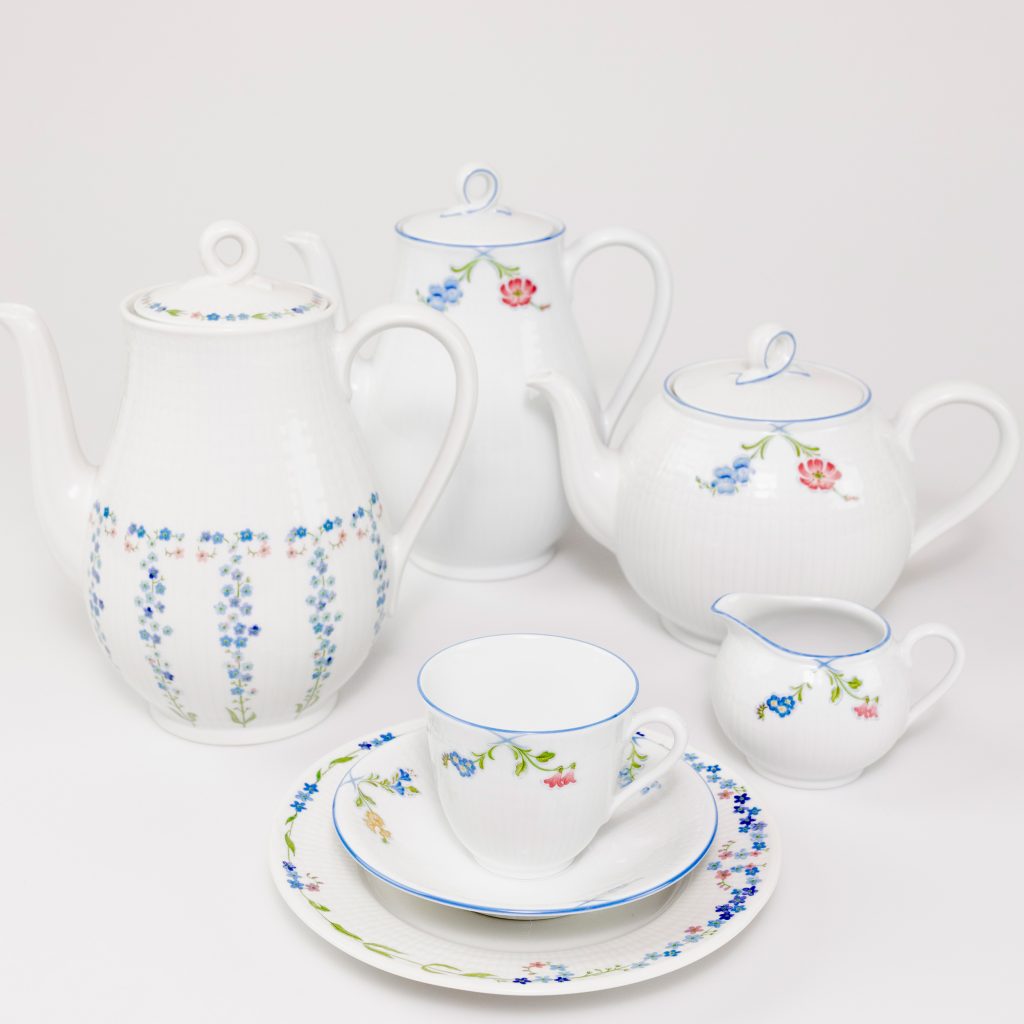 Servis med blomdekor från Rörstrand