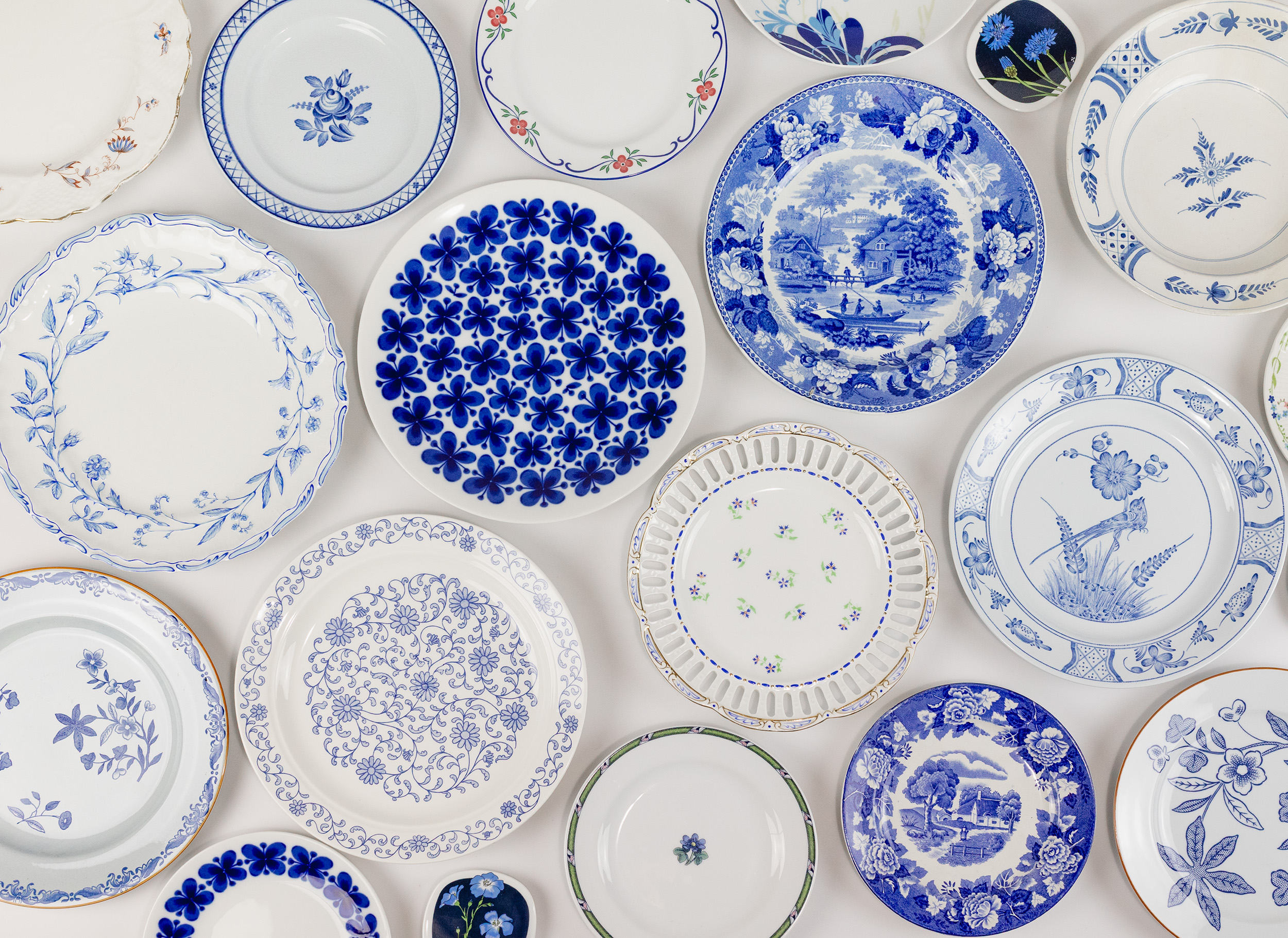 Plate wall with floral decoration from Rörstrand Museum